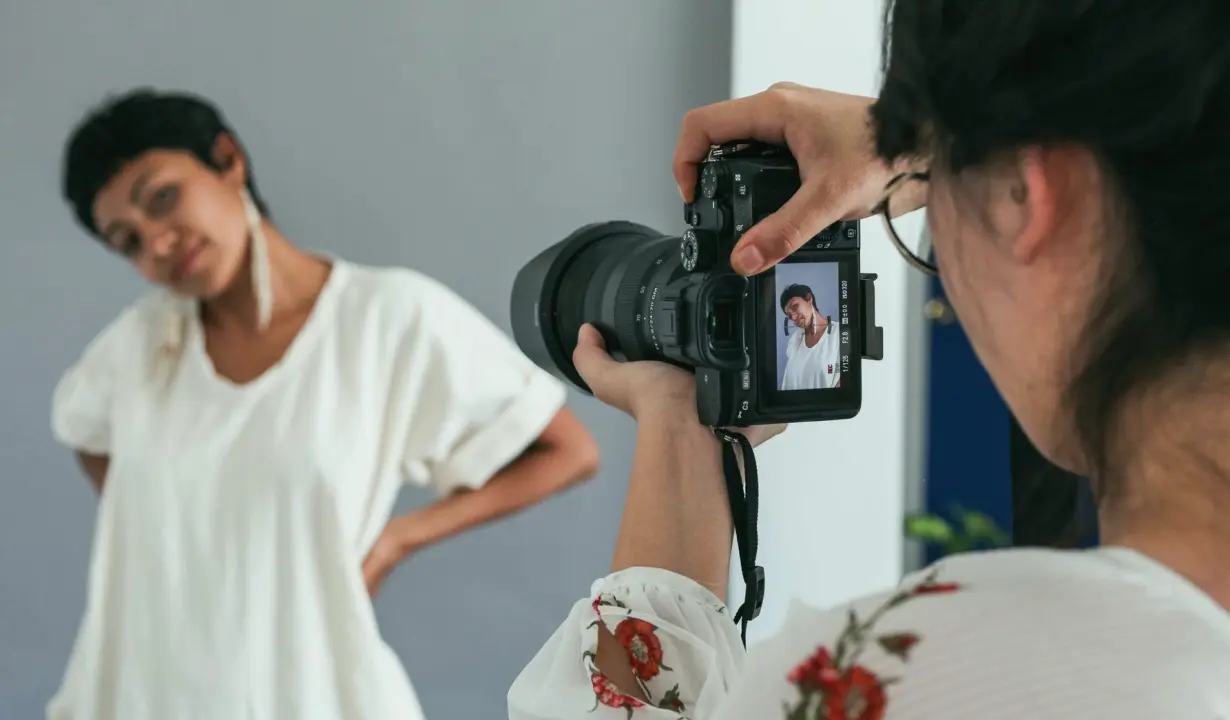 Peaking or Magnification: Two Ways to Confirm Sharp Focus